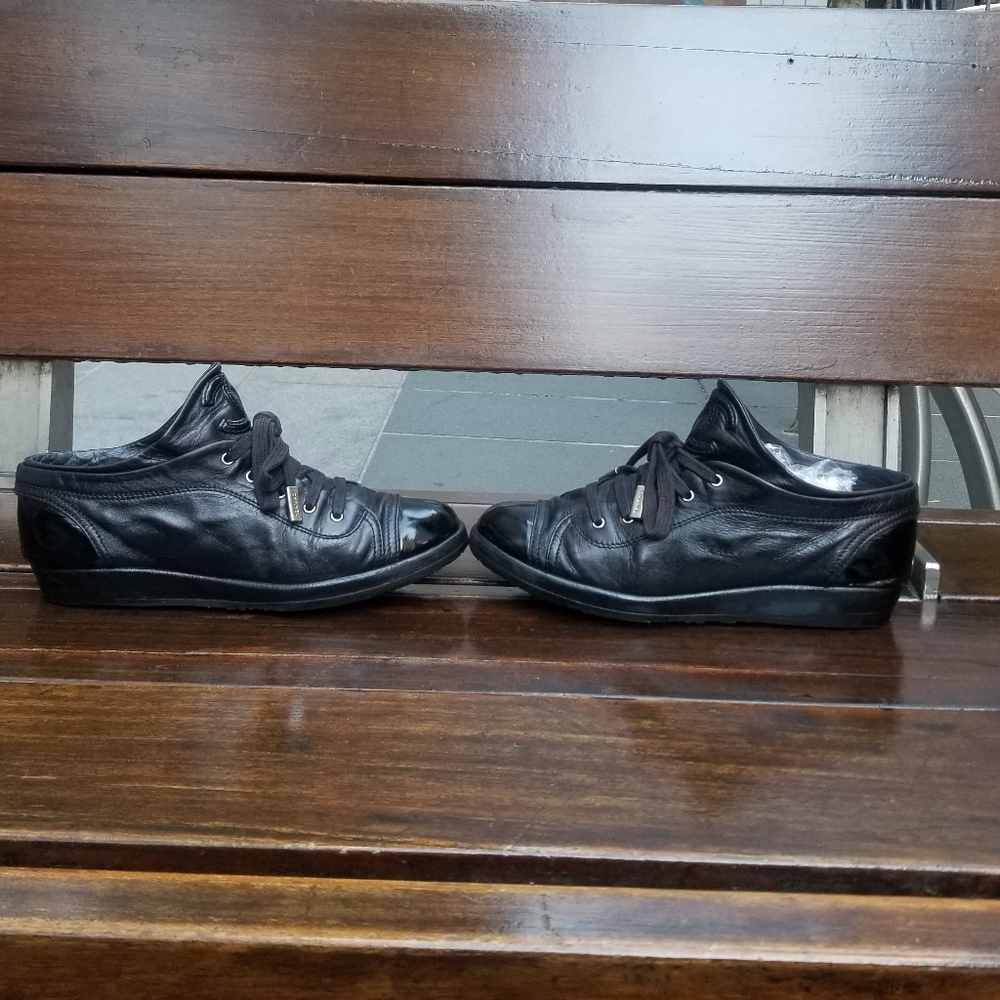 🆕 Chanel CC logo Cap Toe Shoes - Picture 4 of 10